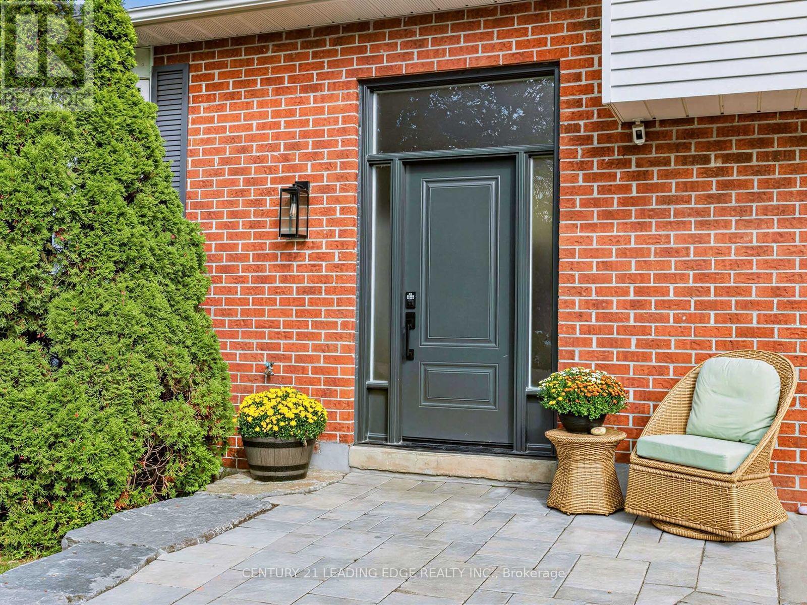 47 CENTENNIAL AVENUE, East Gwillimbury (Holland Landing) — photo 3