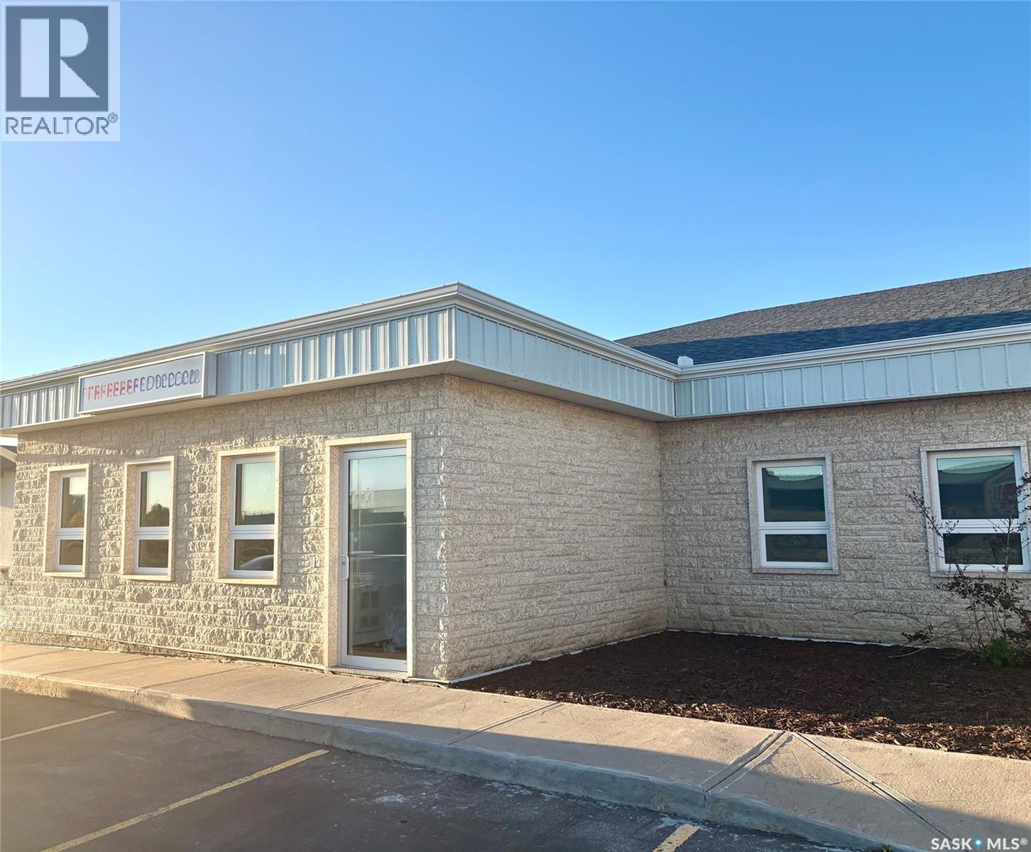 1 283 Hamilton ROAD, Yorkton — photo 2