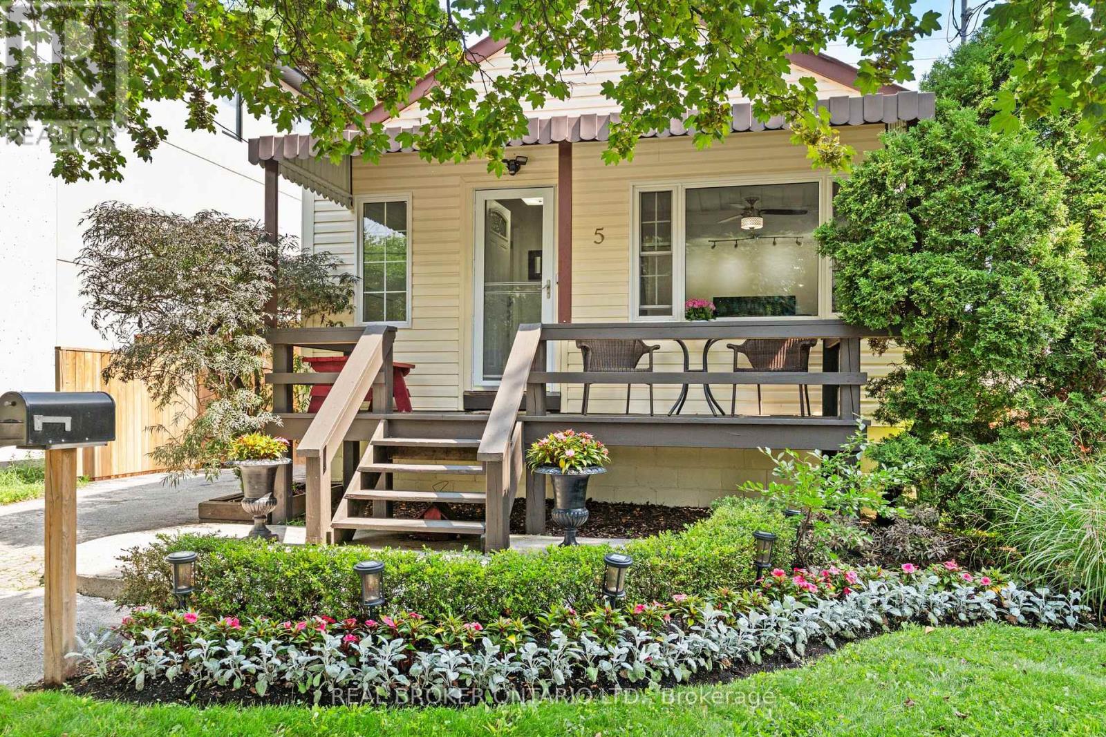 Photo of 5 Acorn Avenue