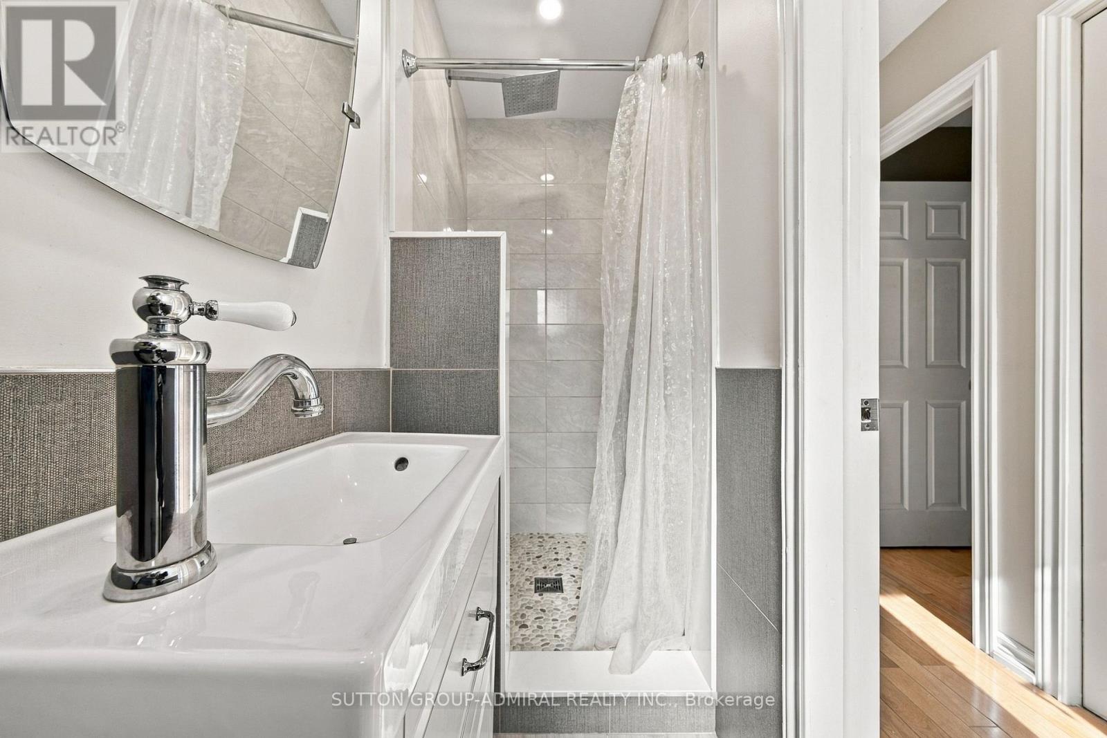 1871 SILVERBERRY CRESCENT - 35