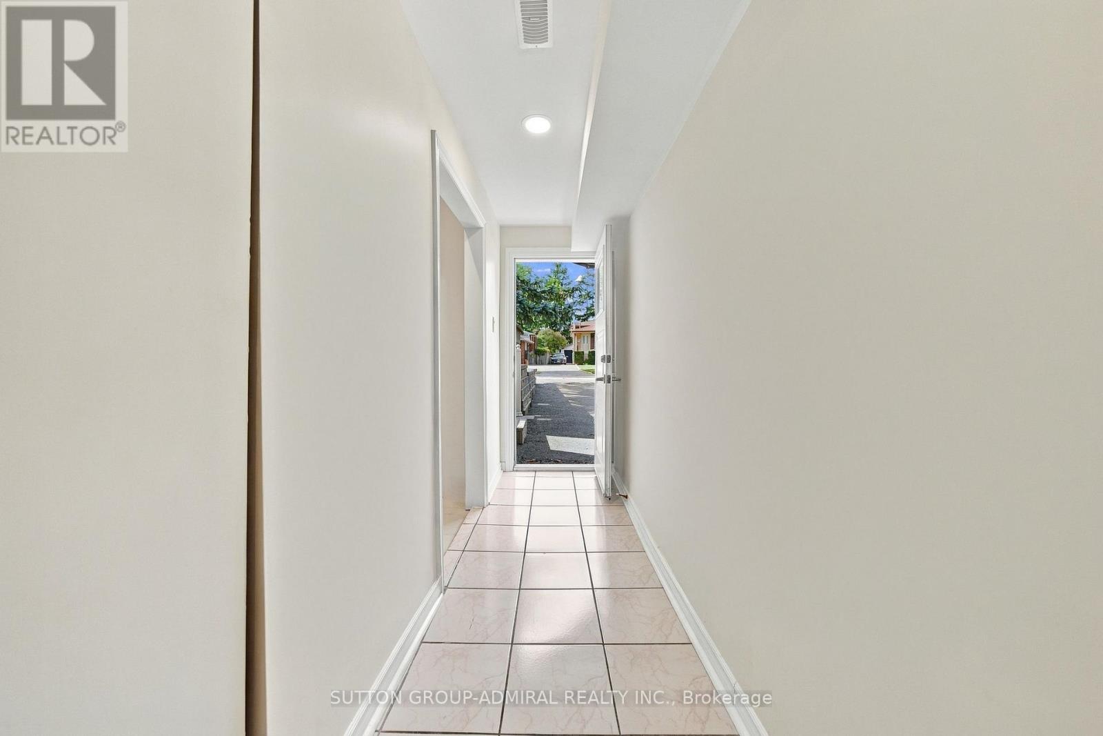 1871 SILVERBERRY CRESCENT - 39
