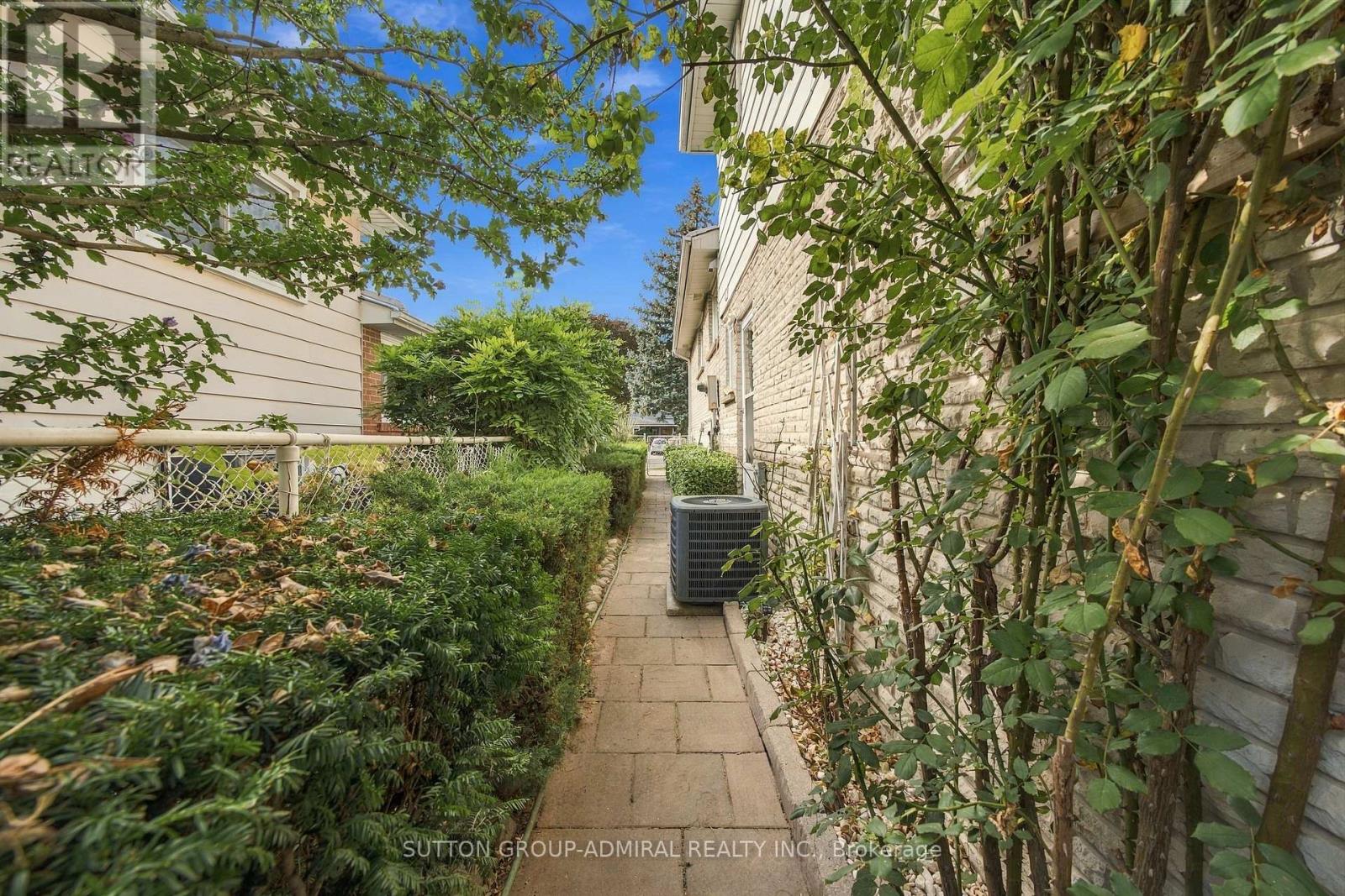 1871 SILVERBERRY CRESCENT - Image 42