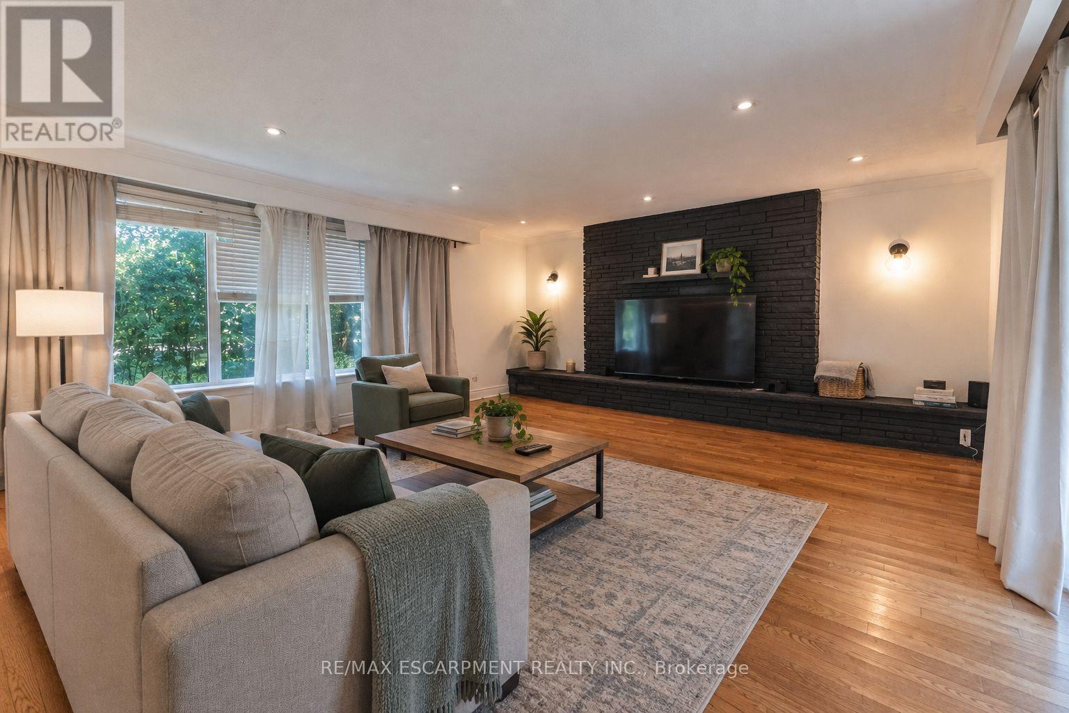505 PATRICIA DRIVE - 11