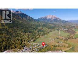 Kitchen - 1706 Mckenzie Road, Fernie, BC V0B1M5 Photo 11