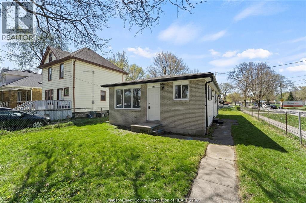 561 CHIPPAWA STREET - 2