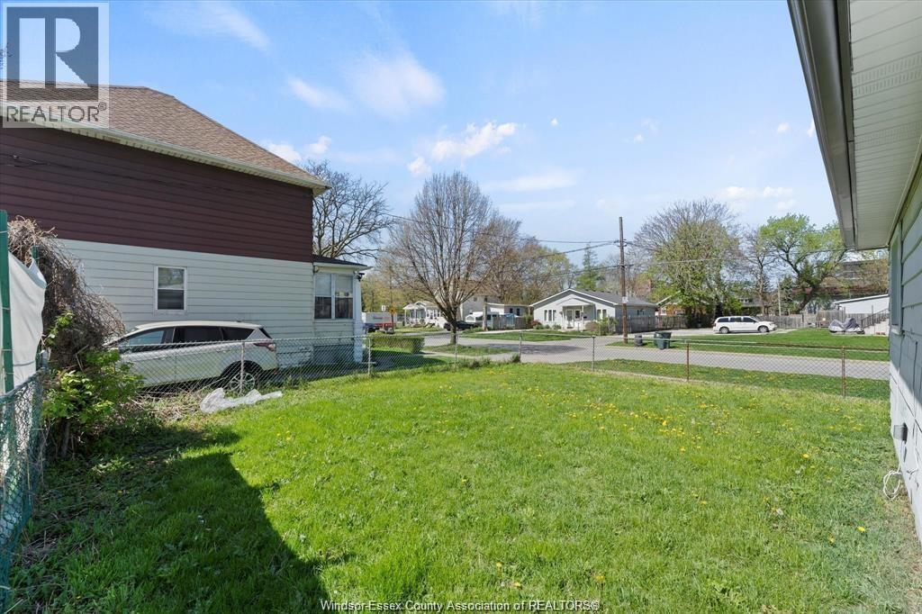 561 CHIPPAWA STREET - 20