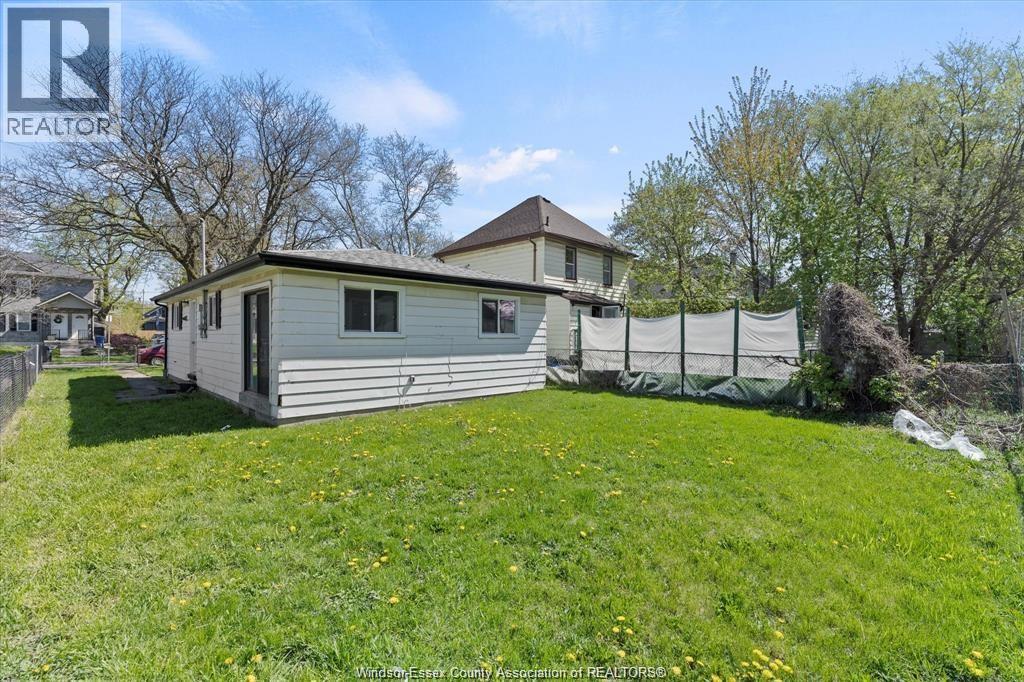 561 CHIPPAWA STREET - 21