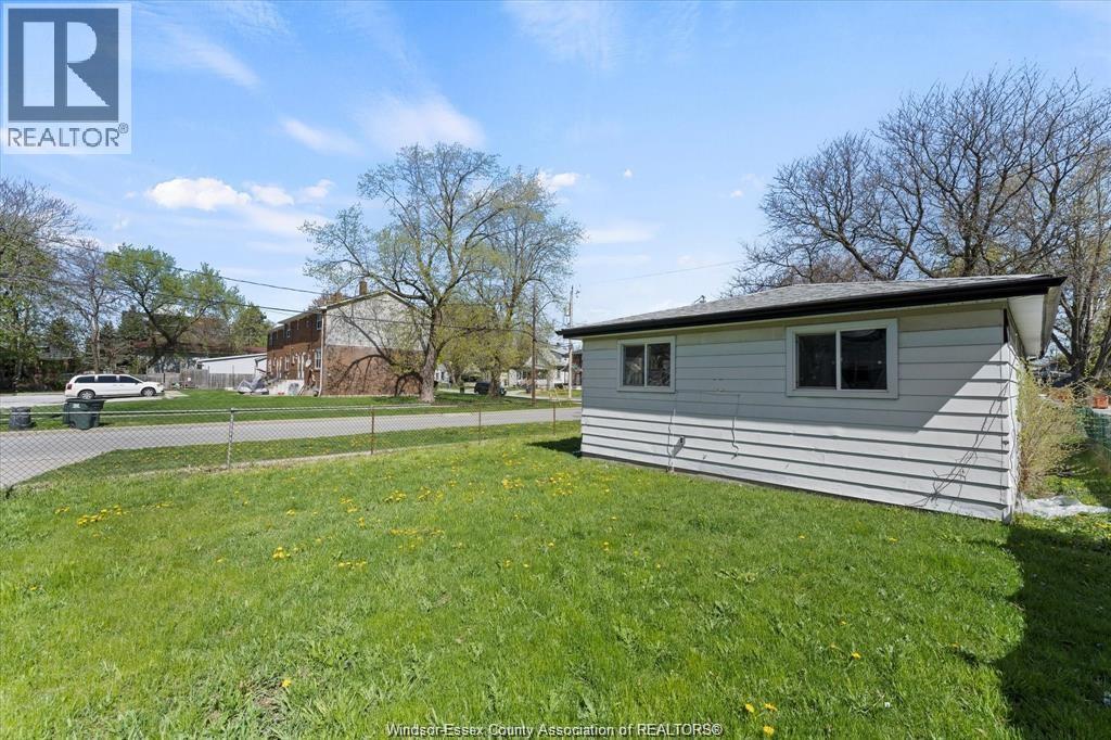 561 CHIPPAWA STREET - 22