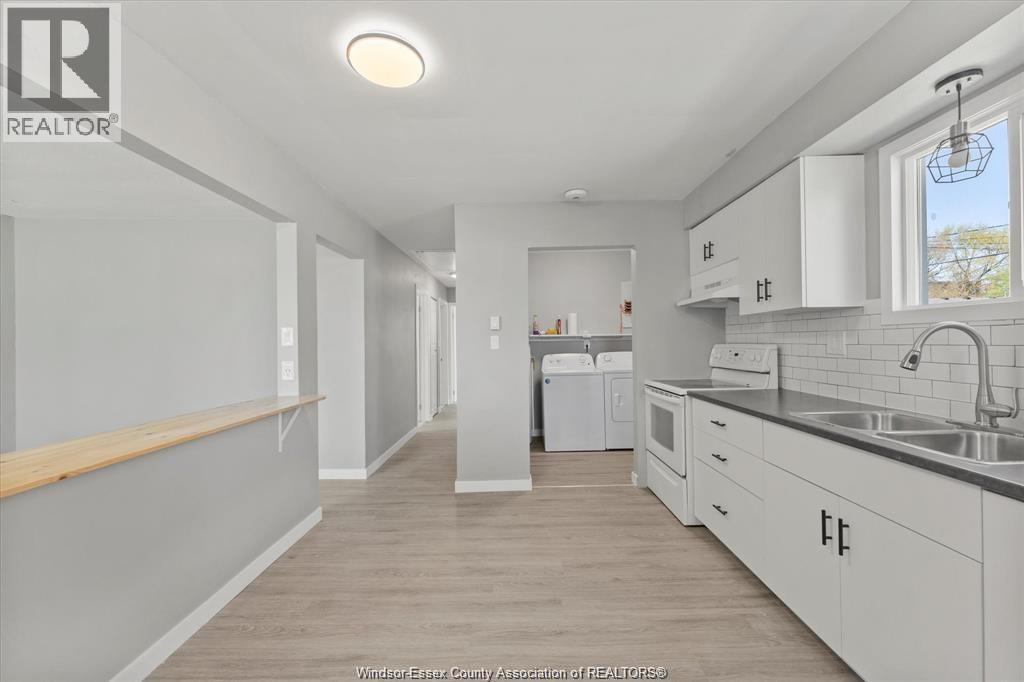 561 CHIPPAWA STREET - 4