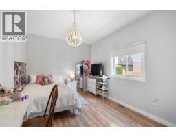 3054 Millgrove St, Saanich, BC V9A1X5 Photo 13