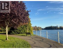 3054 Millgrove St, Saanich, BC V9A1X5 Photo 37