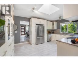 Living room - 3054 Millgrove St, Saanich, BC V9A1X5 Photo 9