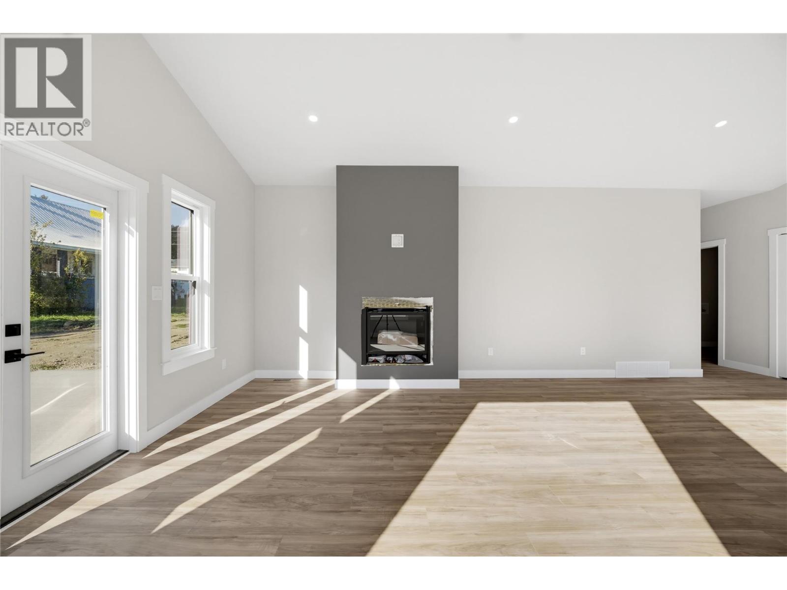  186 Salmon Arm Drive, Enderby