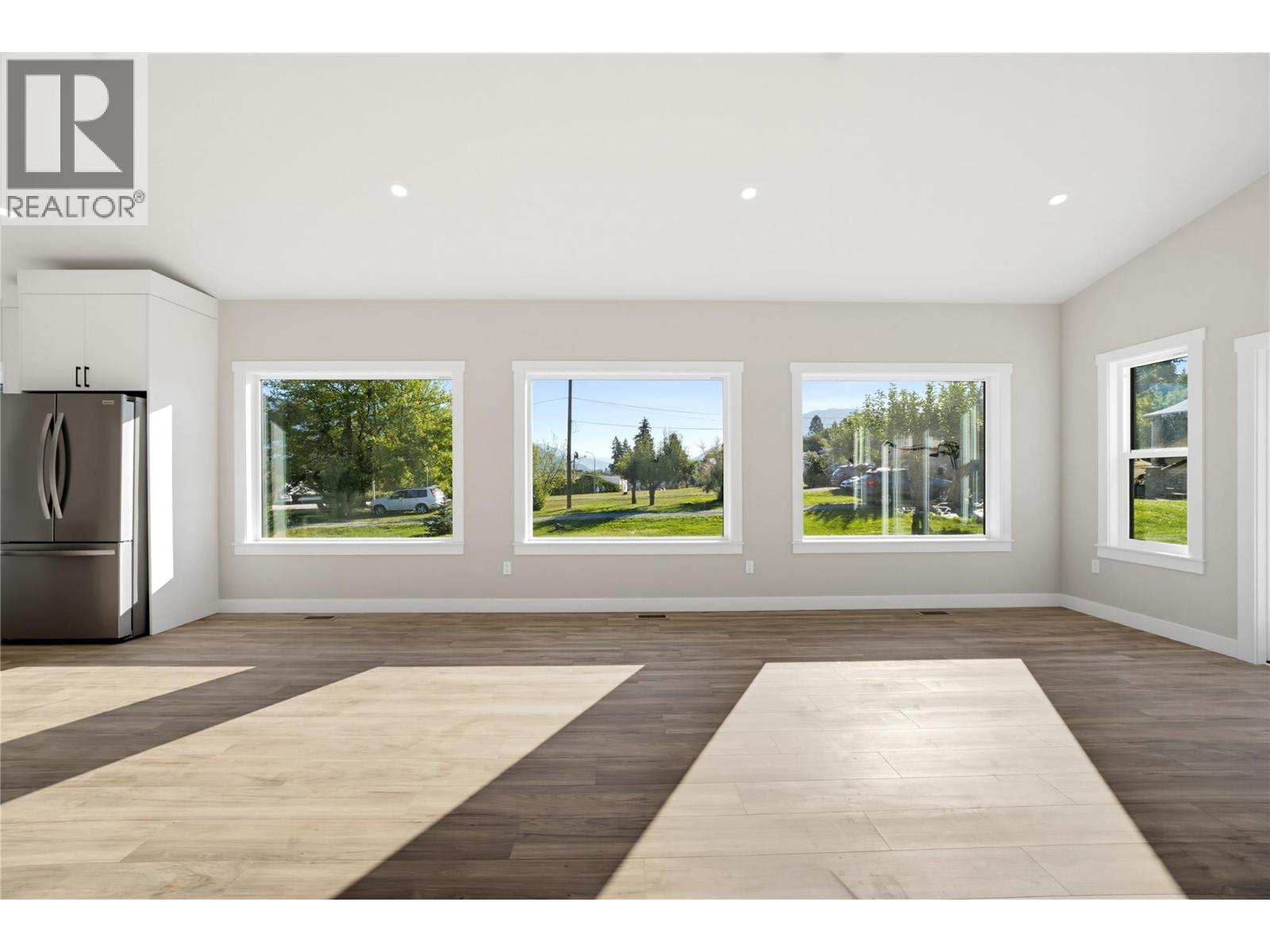  186 Salmon Arm Drive, Enderby