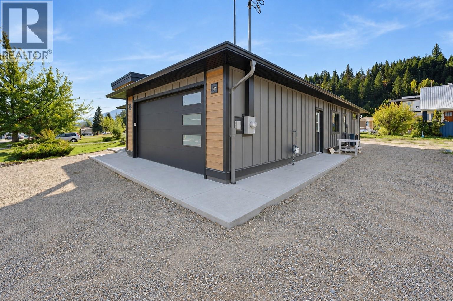  186 Salmon Arm Drive, Enderby
