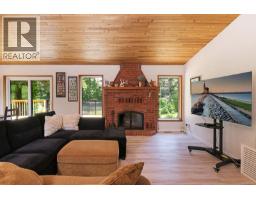 Living room - 6585 Walker Frontage Rd, Fanny Bay, BC V0R1W0 Photo 15