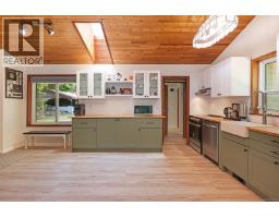 Kitchen - 6585 Walker Frontage Rd, Fanny Bay, BC V0R1W0 Photo 6