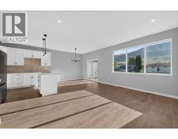 3pc Ensuite bath - 3279 B Schubert Road, Kamloops, BC V2B6Y4 Photo 7