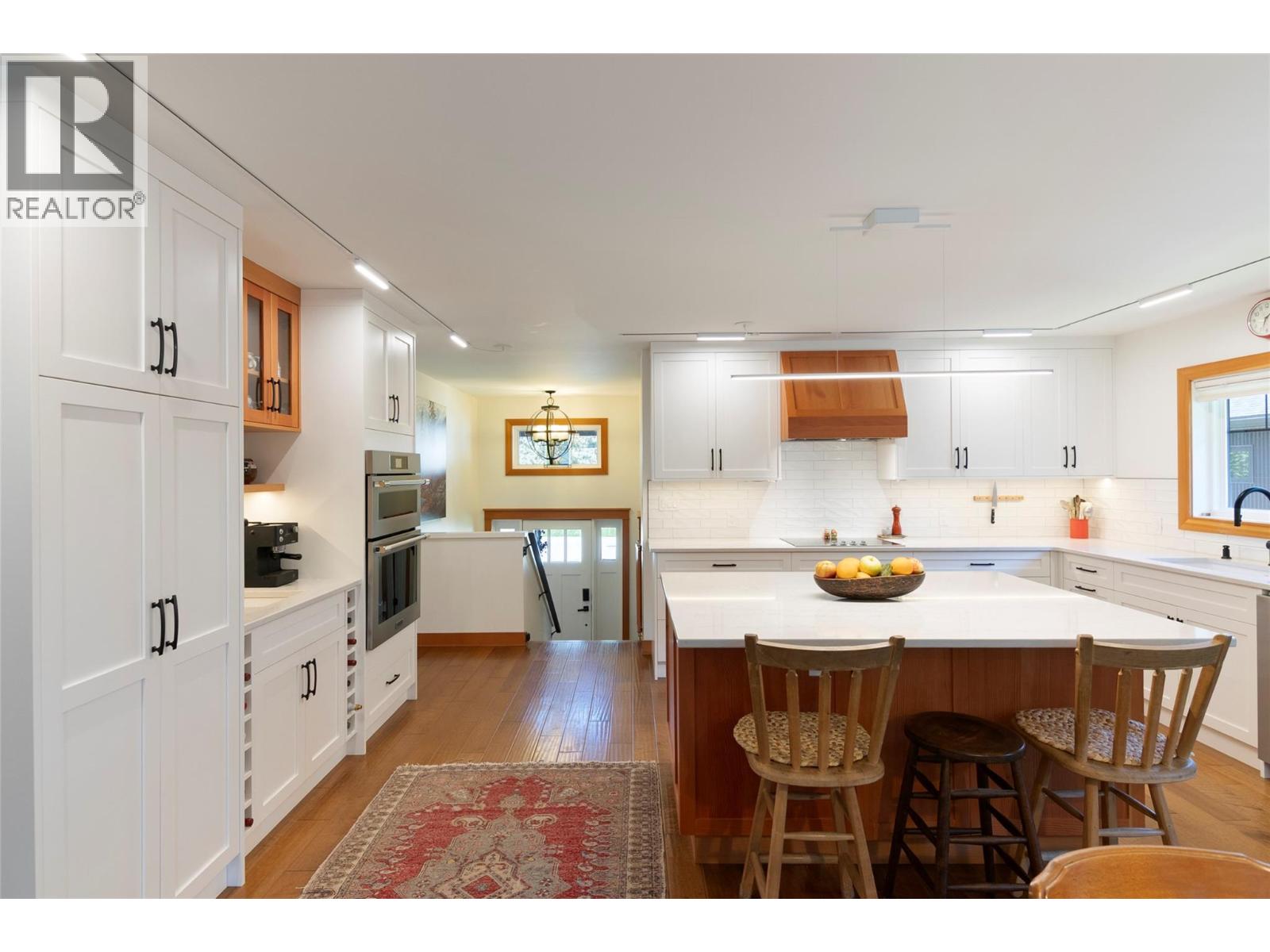 1915 Aspen Crescent - 7