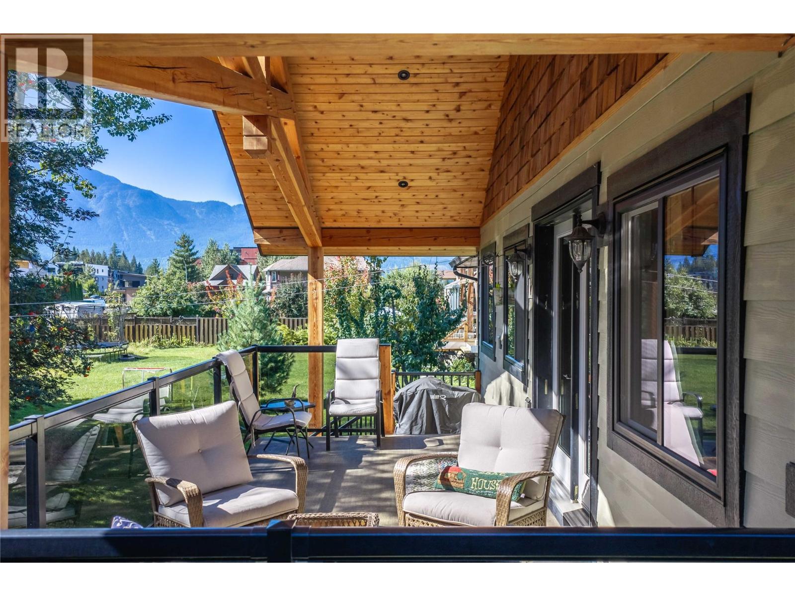 1915 Aspen Crescent - 21