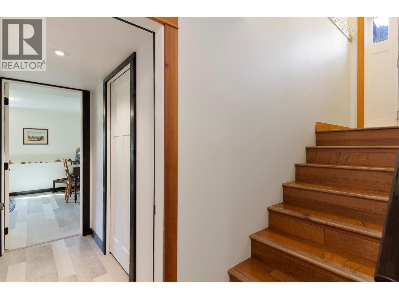 1915 Aspen Crescent - 38