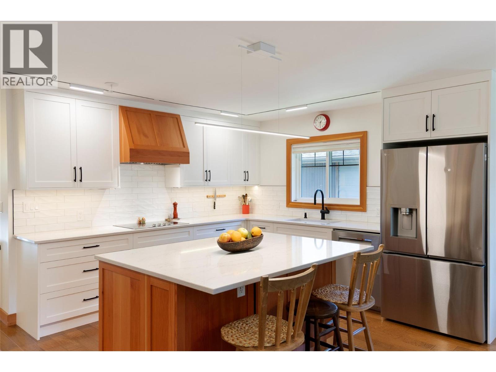 1915 Aspen Crescent - 10