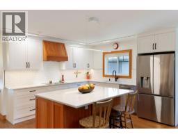 Full bathroom - 1915 Aspen Crescent, Revelstoke, BC V0E2S3 Photo 10