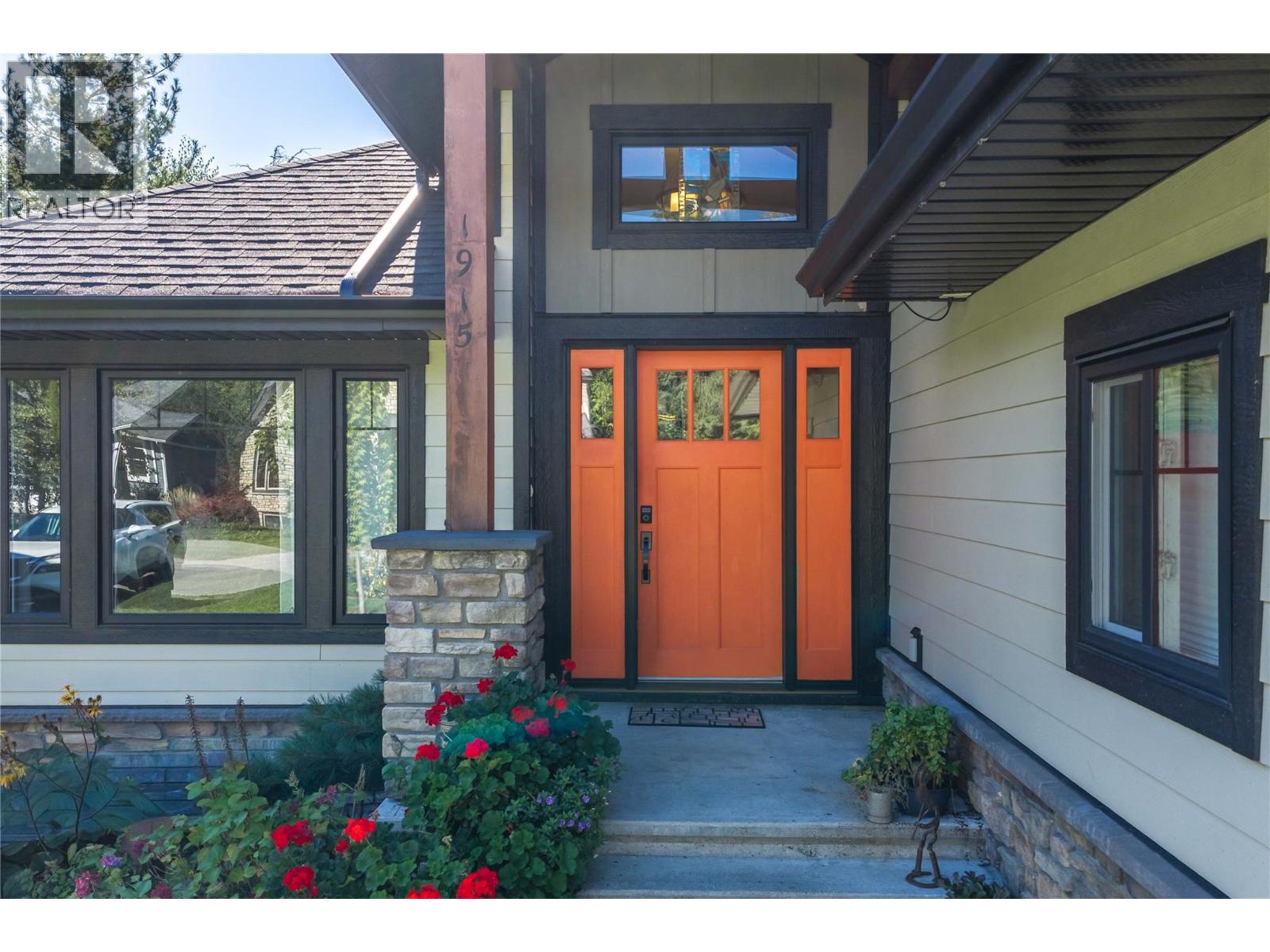 1915 Aspen Crescent - 6
