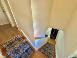 Laundry room - 186 Vivian Street, Neepawa, MB R0J1H0 Photo 8