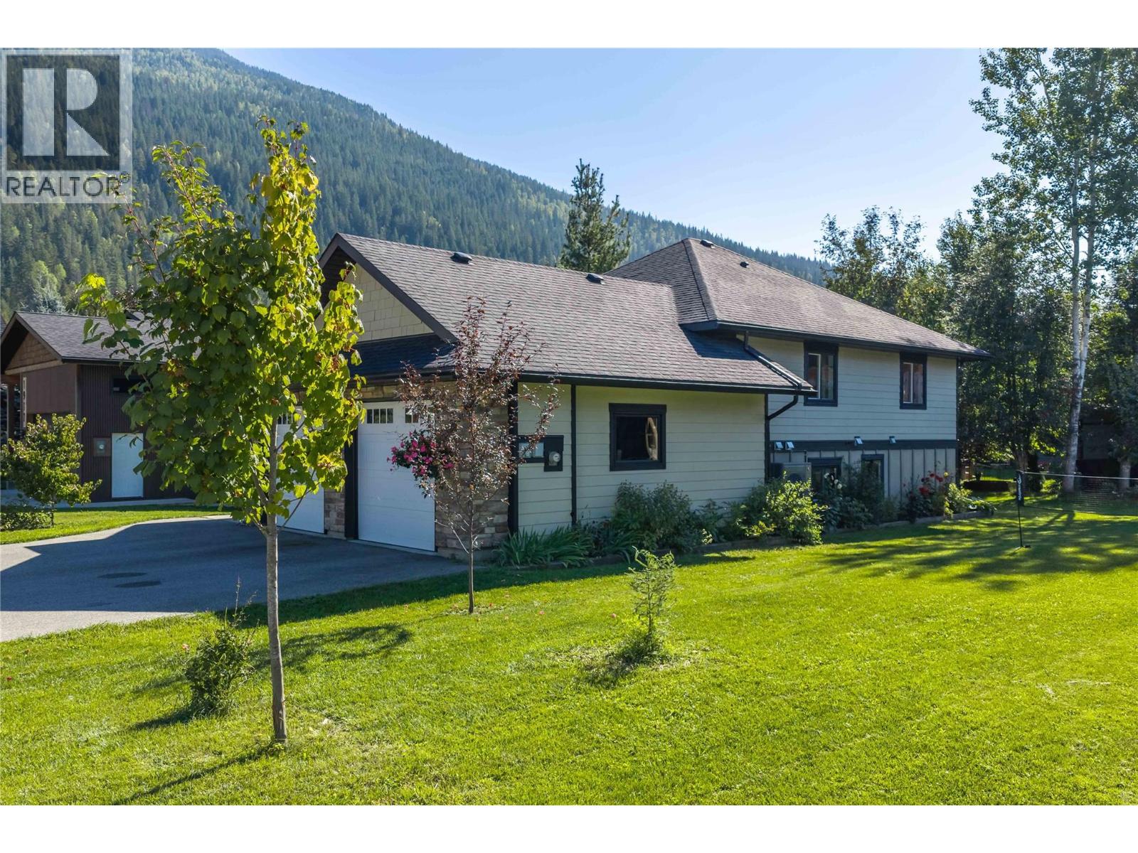 1915 Aspen Crescent - 69