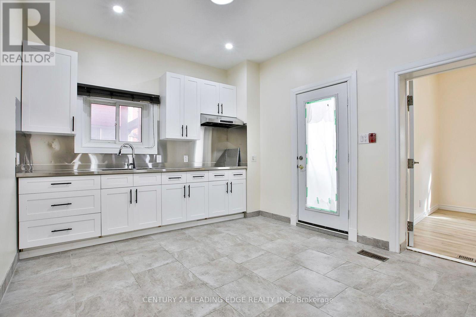 9 BORDEN STREET - 12
