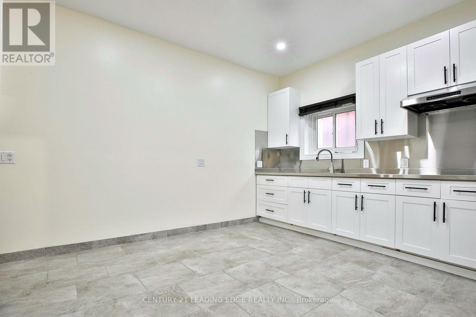 9 BORDEN STREET - 13