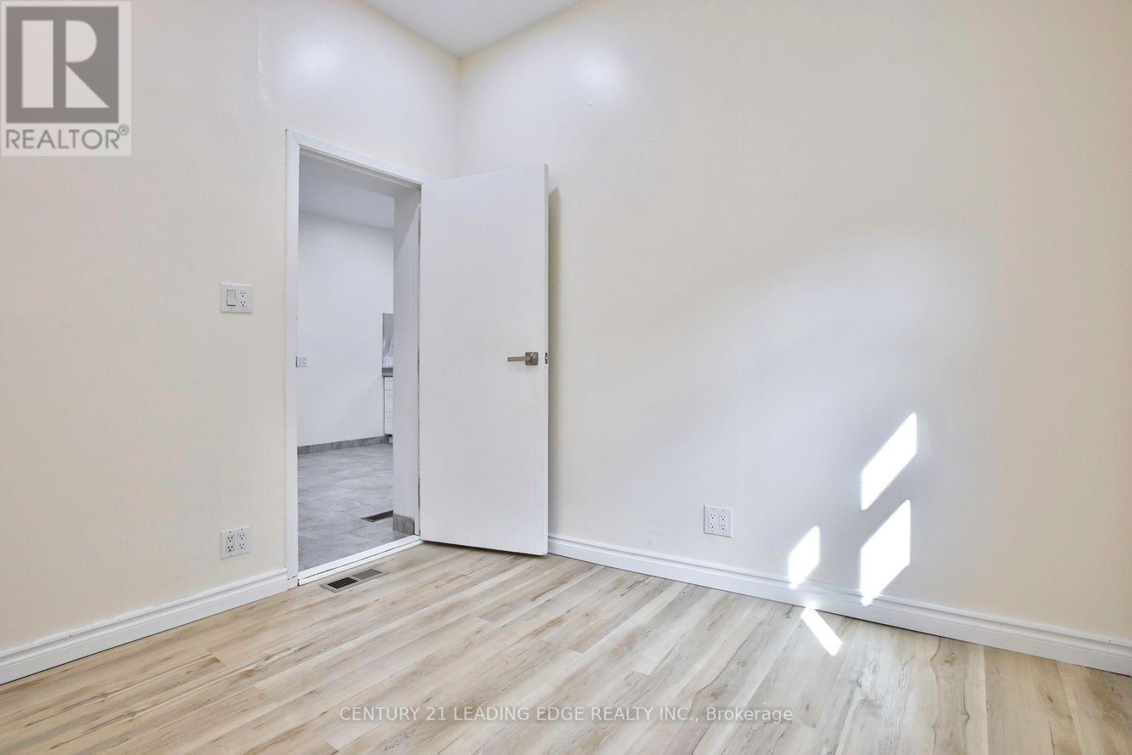 9 BORDEN STREET - 15