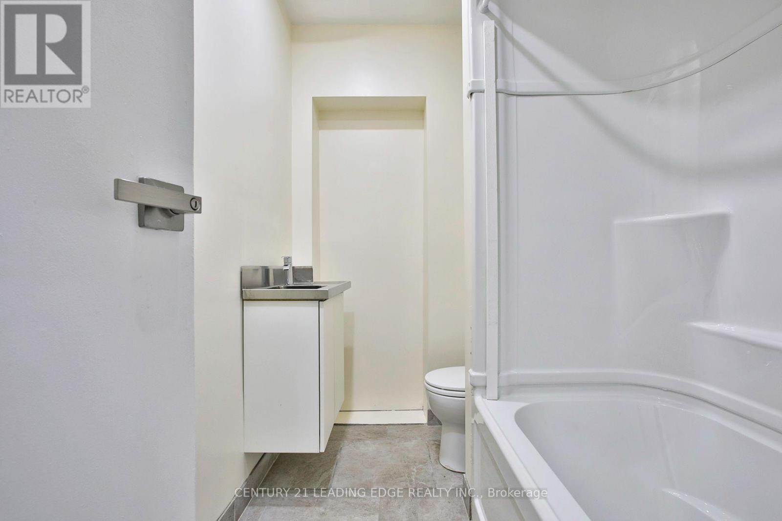 9 BORDEN STREET - 16