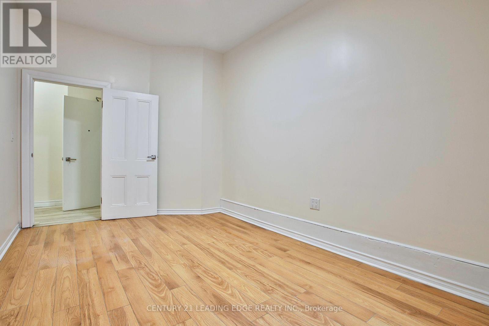9 BORDEN STREET - 19