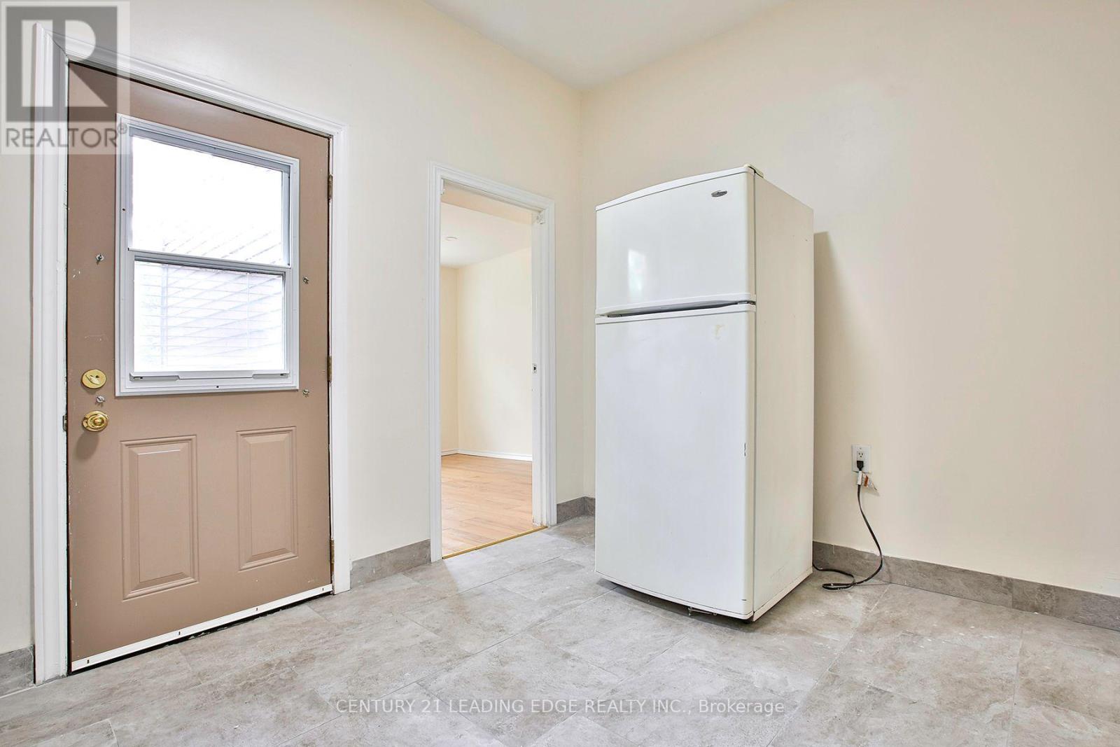 9 BORDEN STREET - Image 25