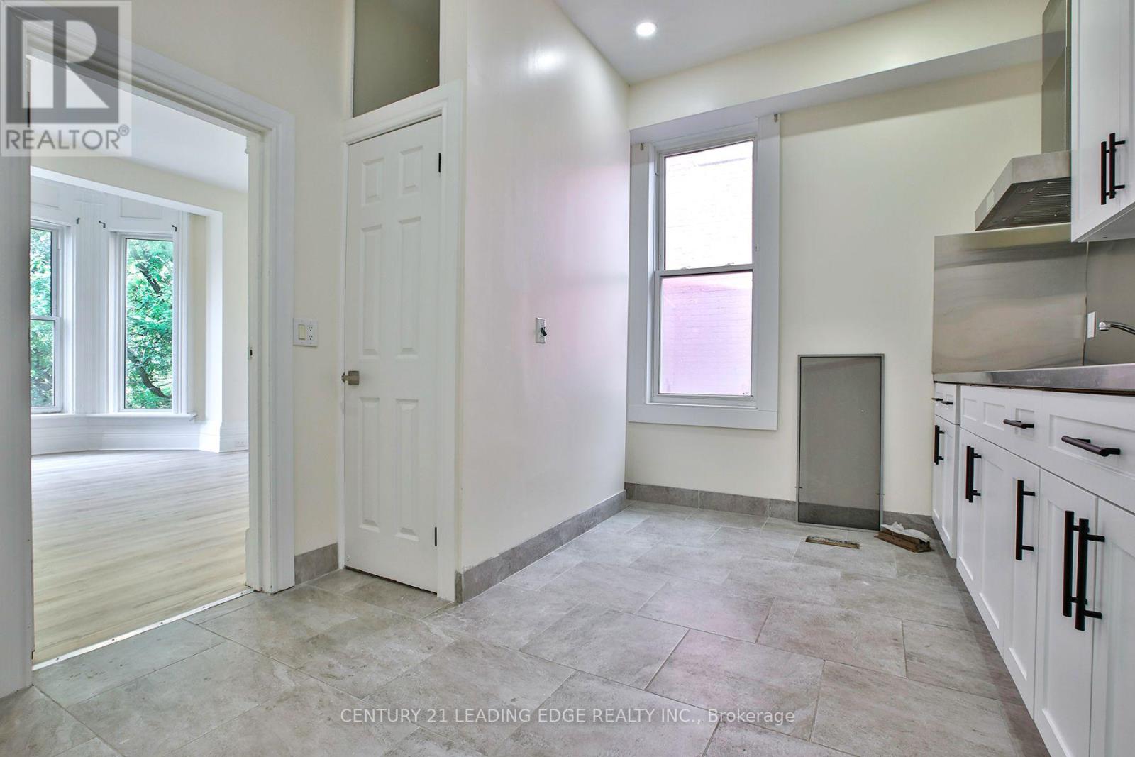 9 BORDEN STREET - Image 30
