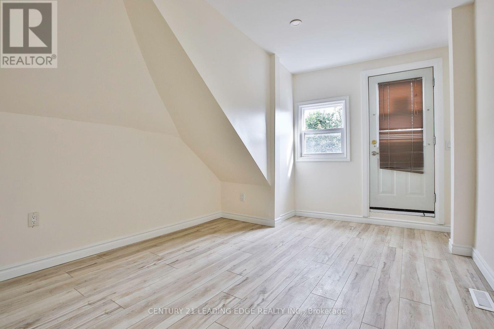 9 BORDEN STREET - Image 36
