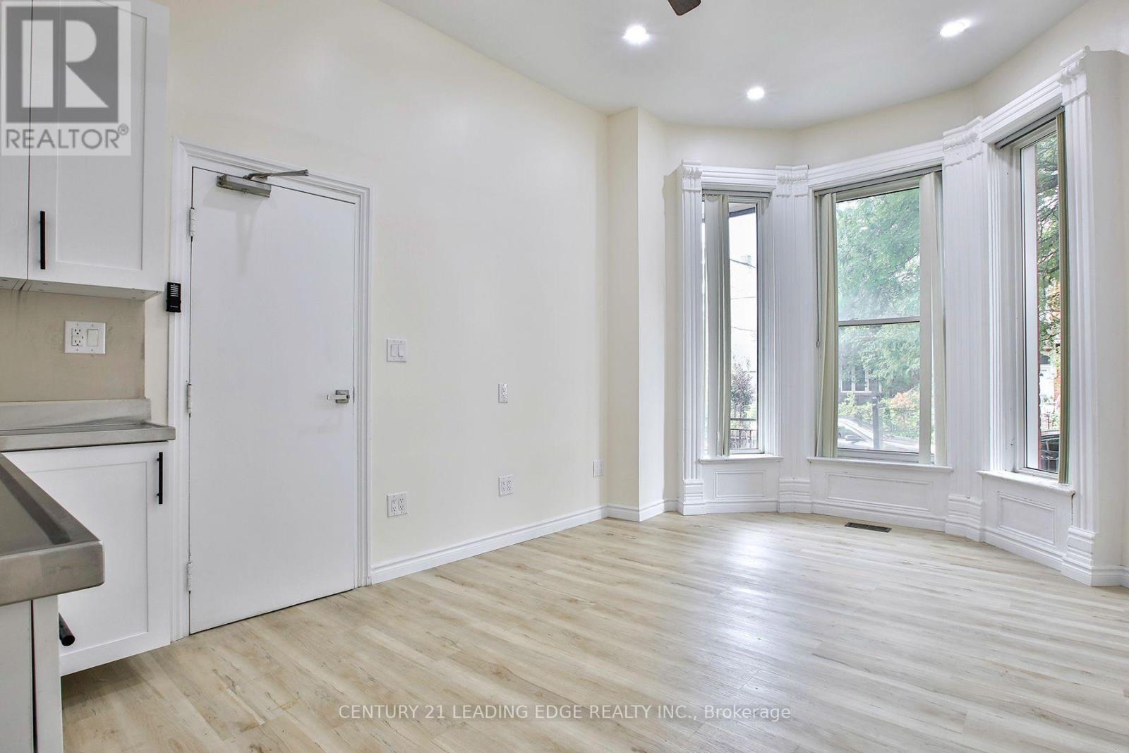 9 BORDEN STREET - 4