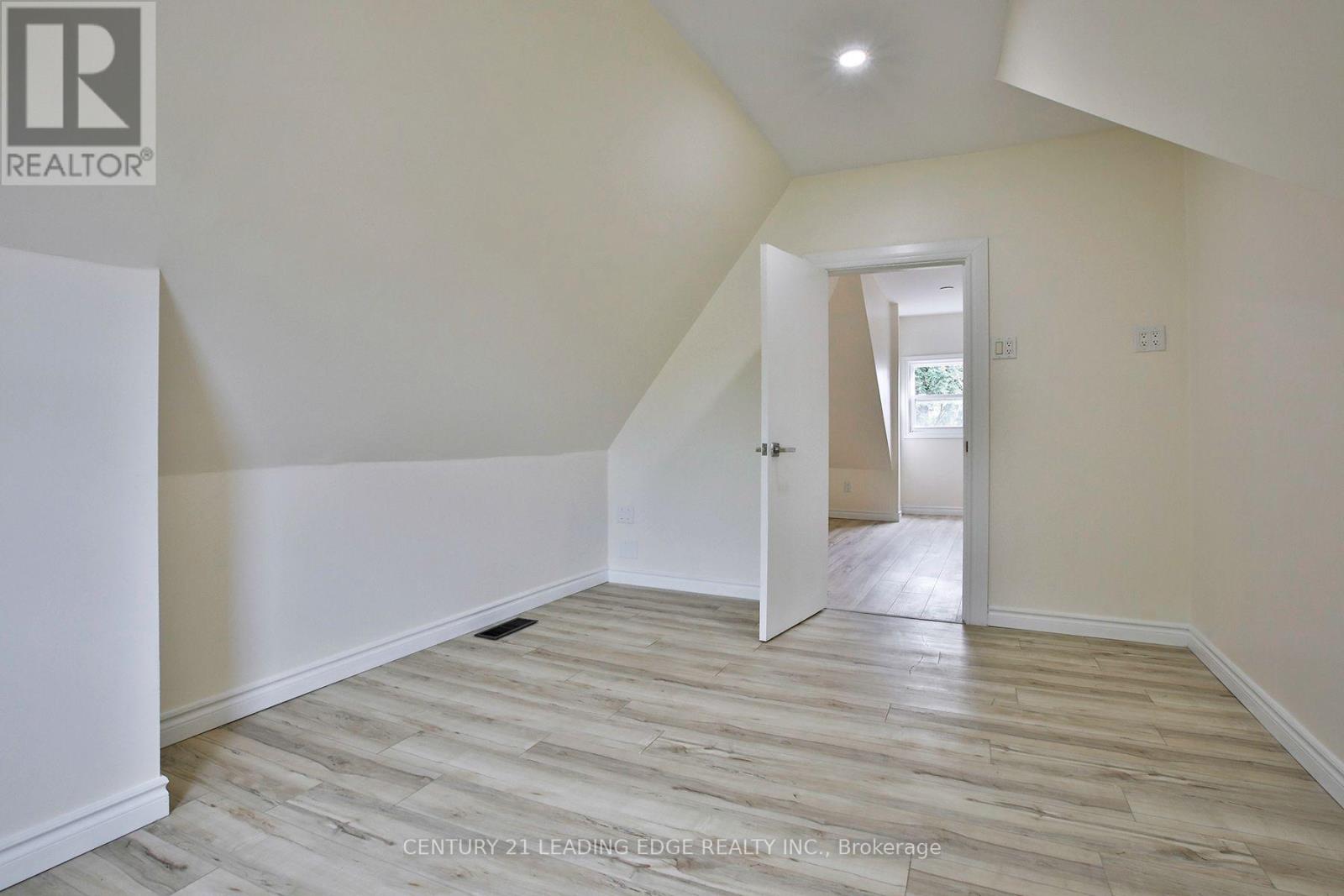 9 BORDEN STREET - 40