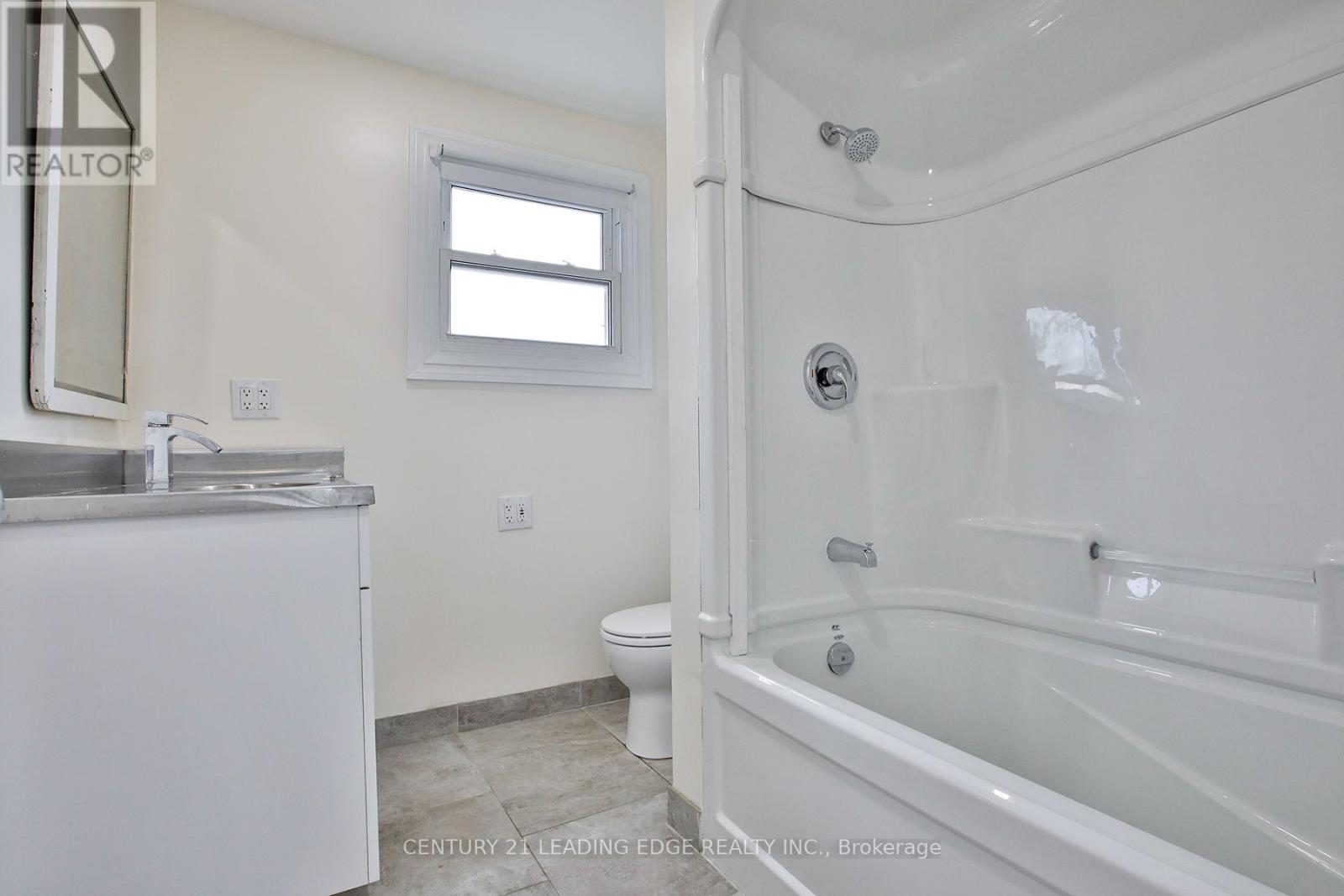 9 BORDEN STREET - 43
