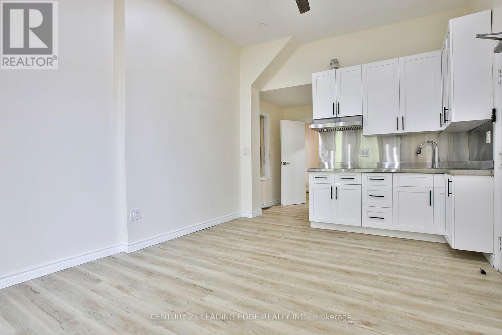 9 BORDEN STREET - 5