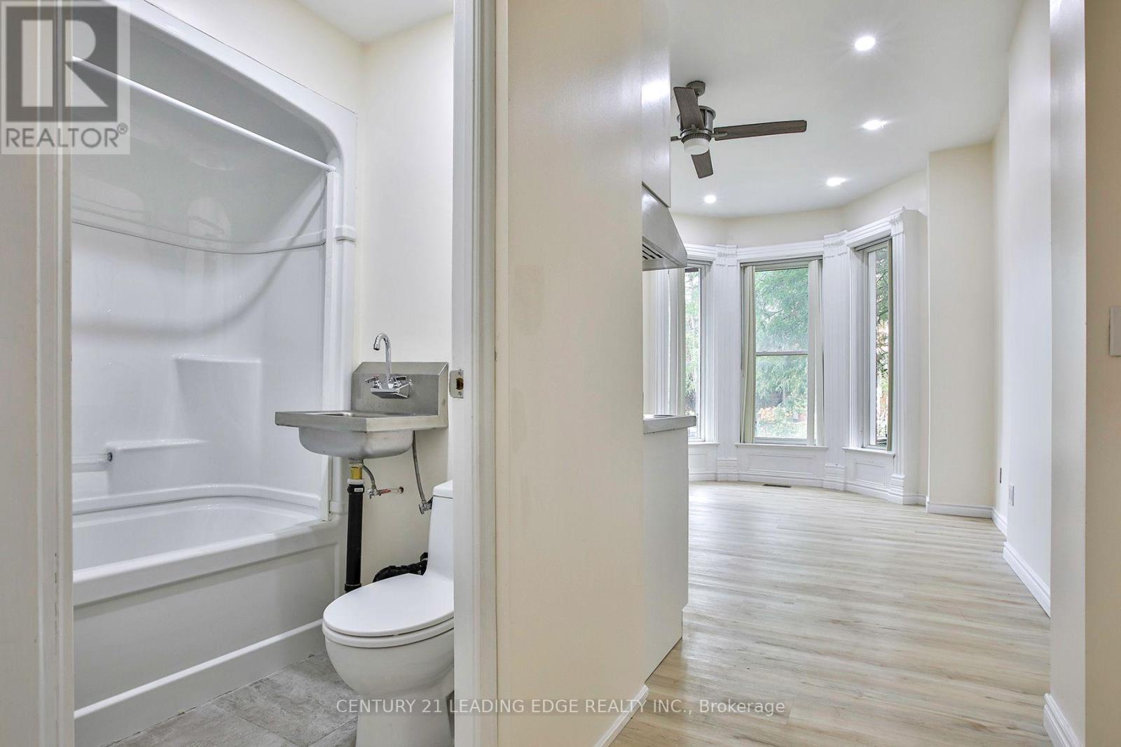 9 BORDEN STREET - 6