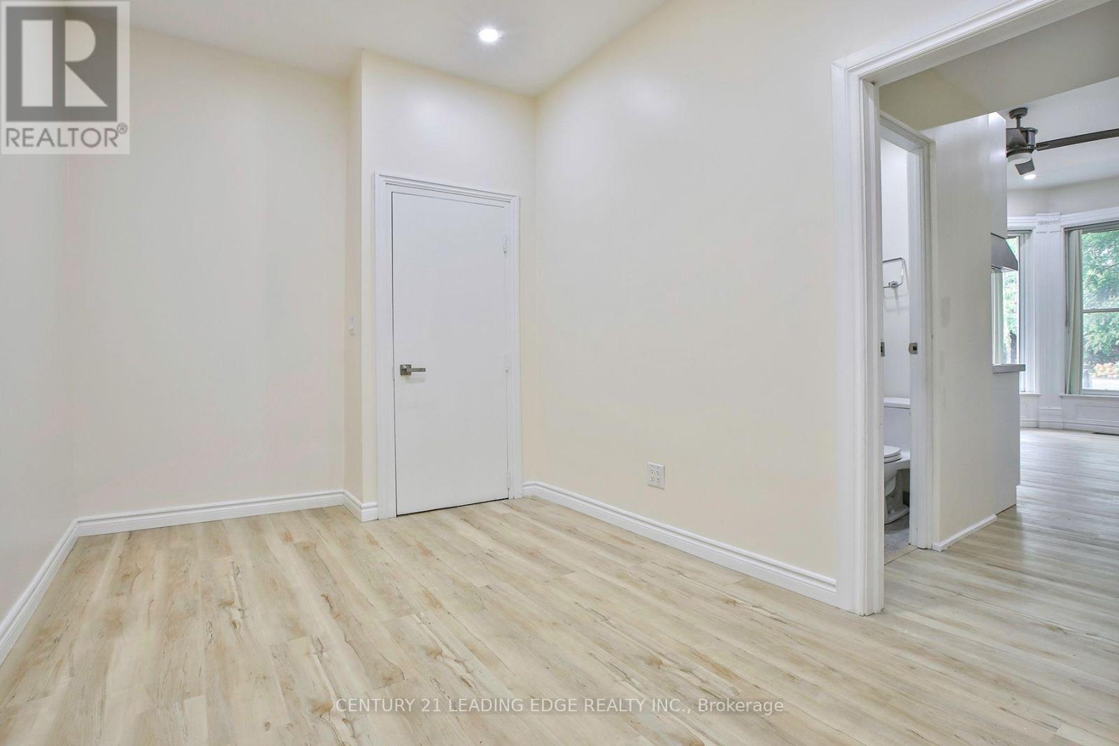 9 BORDEN STREET - 8