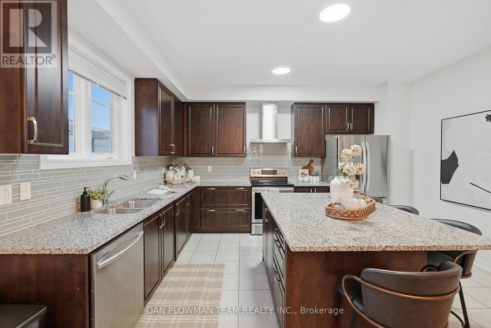 14 CORNERSIDE WAY - Image 17