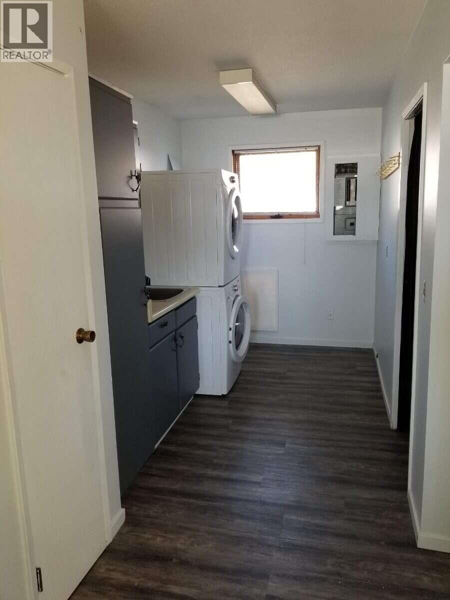 4194 Beach Avenue, Peachland