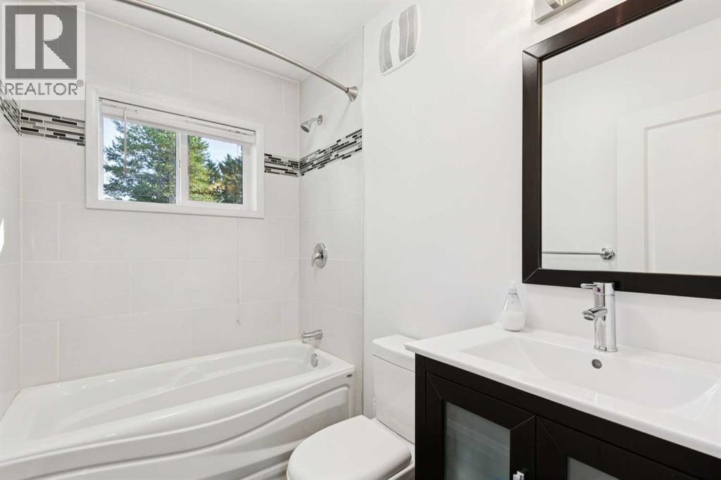 4212 45 Street SW - 17