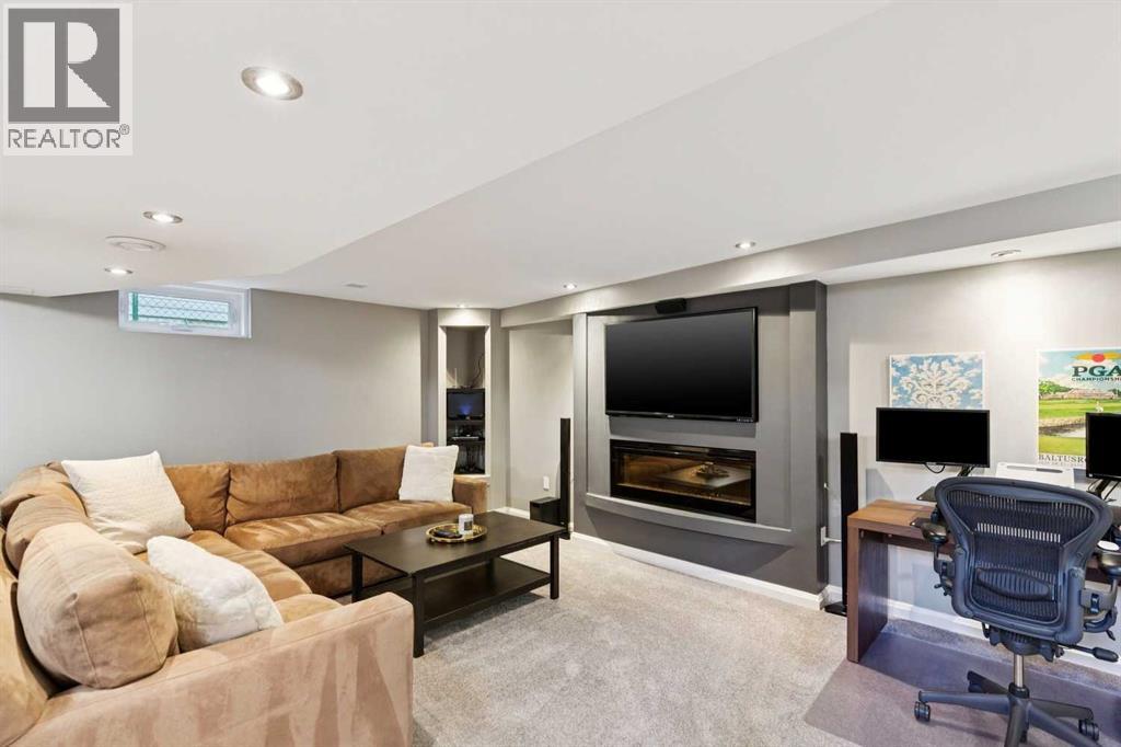 4212 45 Street SW - 18