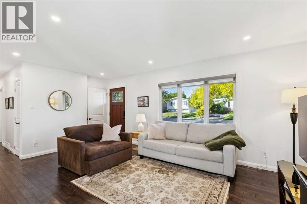 4212 45 Street SW - 2