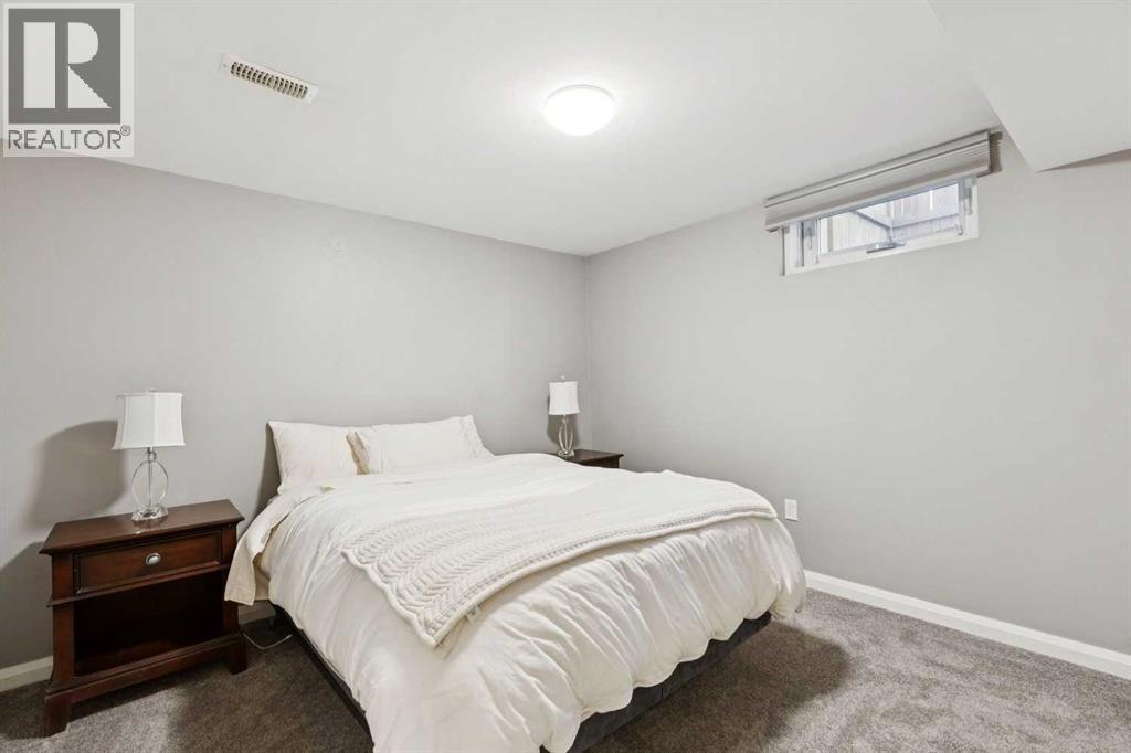 4212 45 Street SW - 23